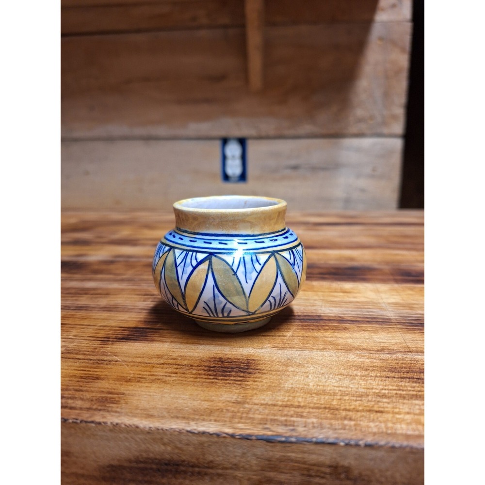 Miniature Italian Surger, Planter Handcrafted Pottery Marked L. P. W. Italy 3X2"
